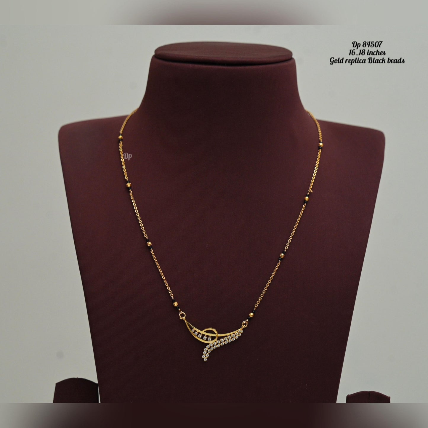 Leaf Floral Black Beads Chain - TheFindify