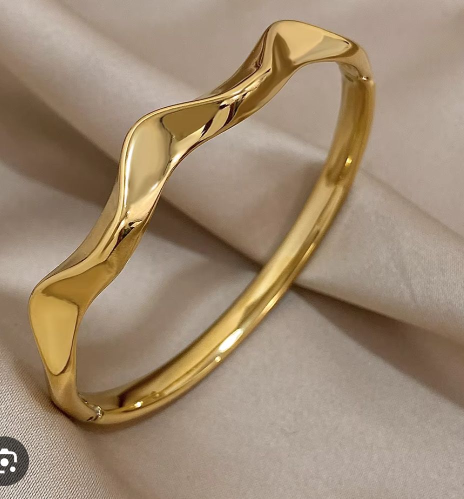 Golden Elegant AntiTarnish Bracelet - TheFindify