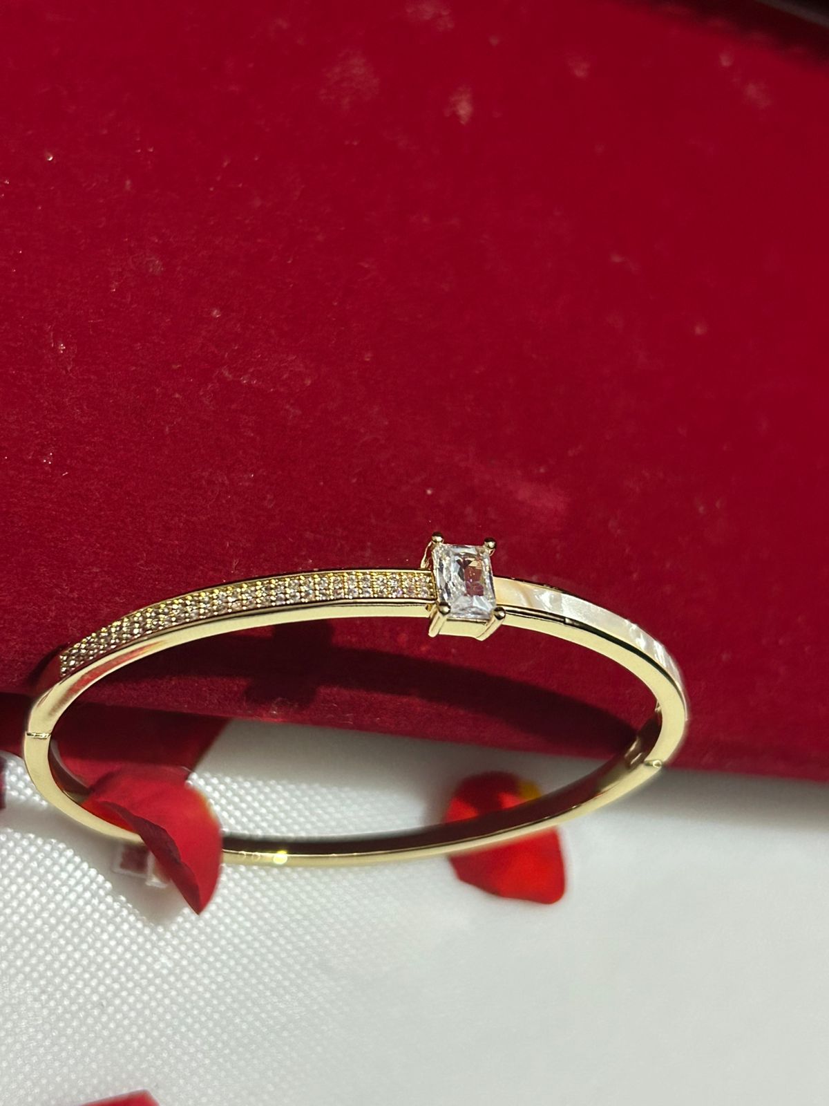 Single Stone Golden Bracelet Bangle - TheFindify