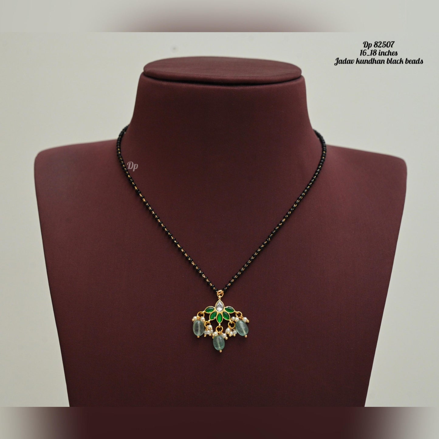 Emerald Bloom Black Beads Bracelet - TheFindify