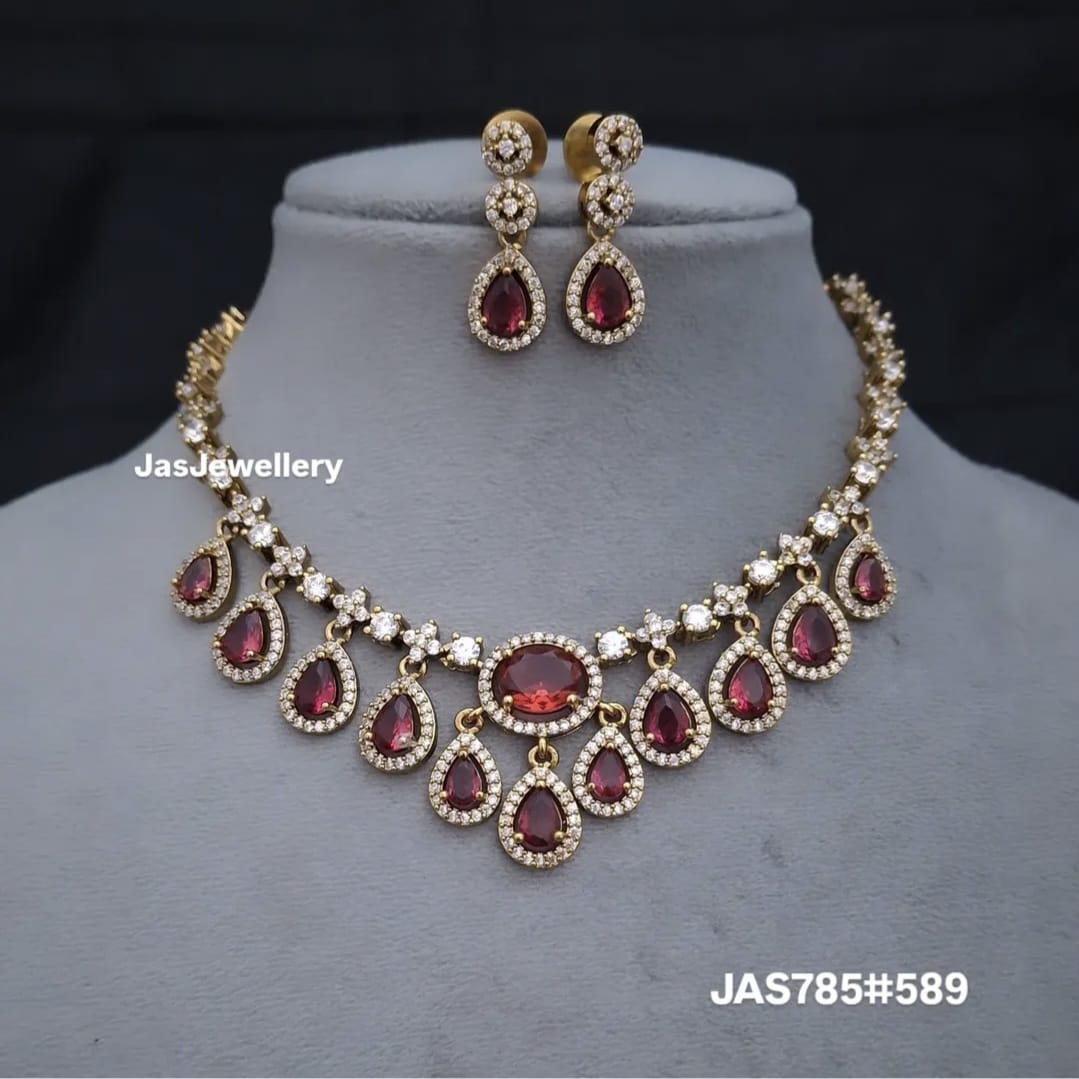 Royal Sparkling Short Necklace Red - TheFindify
