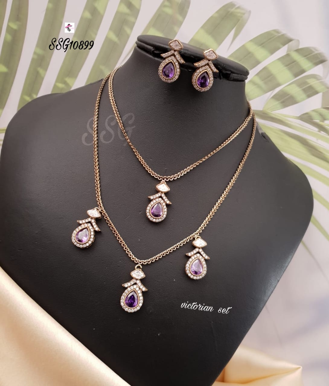 Double Layered Victorian Necklace Set - TheFindify