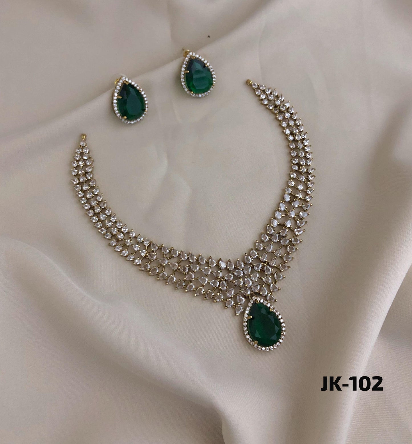 Regal Bloom Kundan Choker - TheFindify