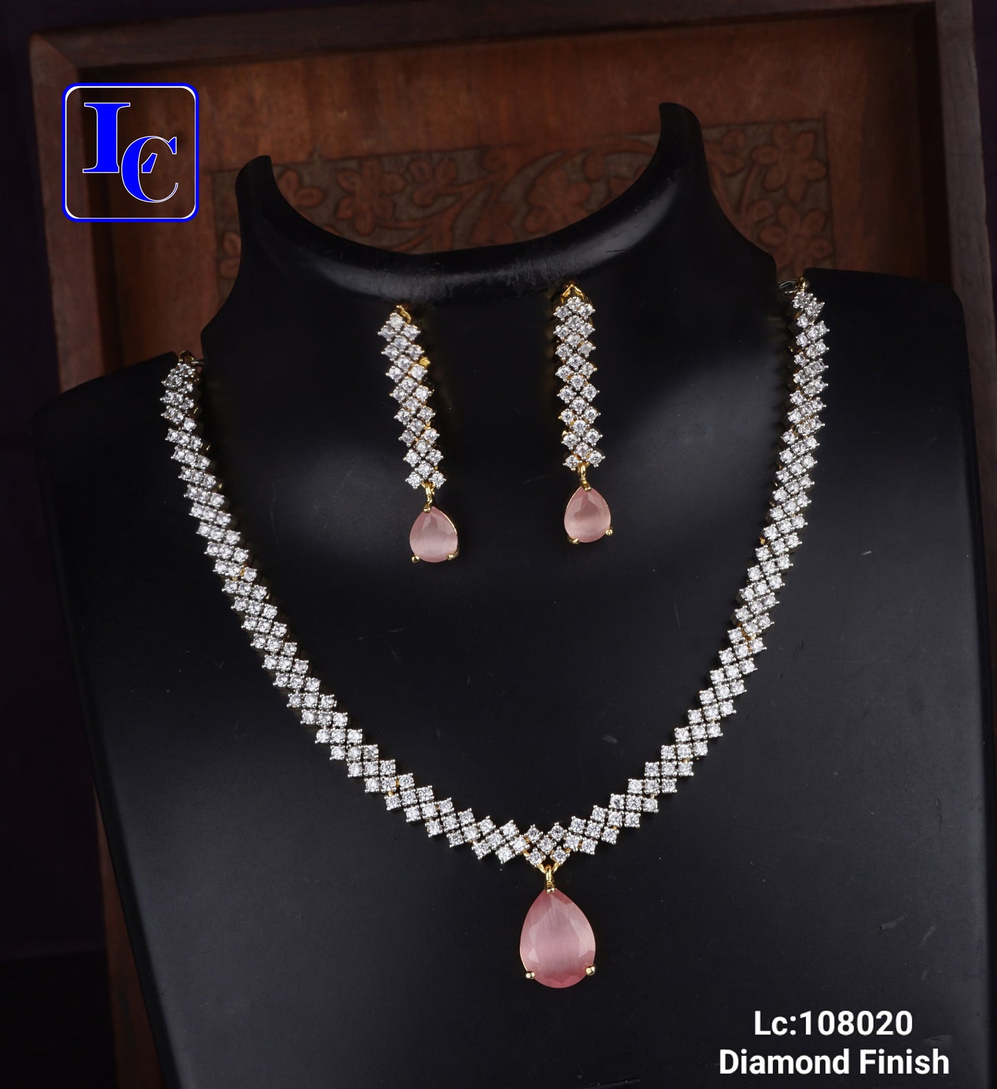 LustraGlow Diamond Finish Necklace - TheFindify