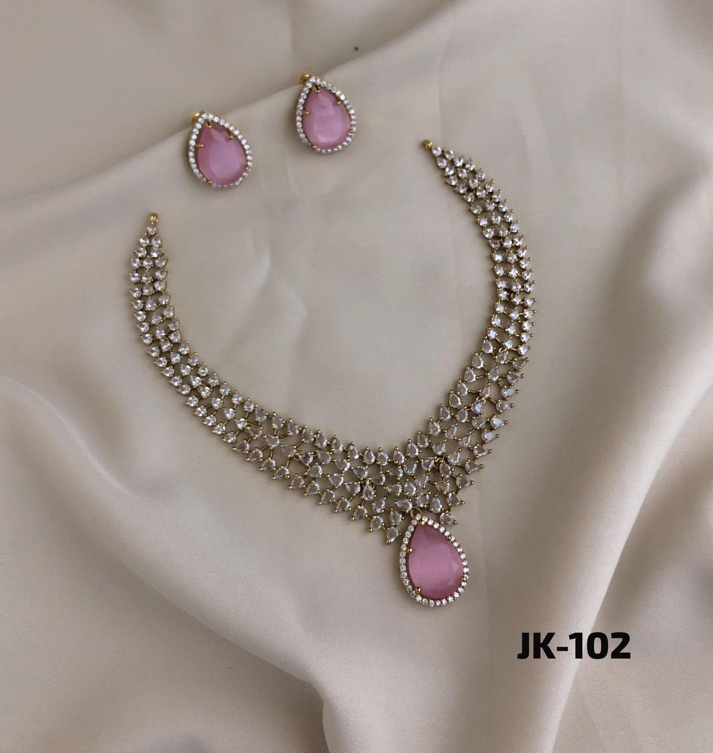 Regal Bloom Kundan Choker - TheFindify