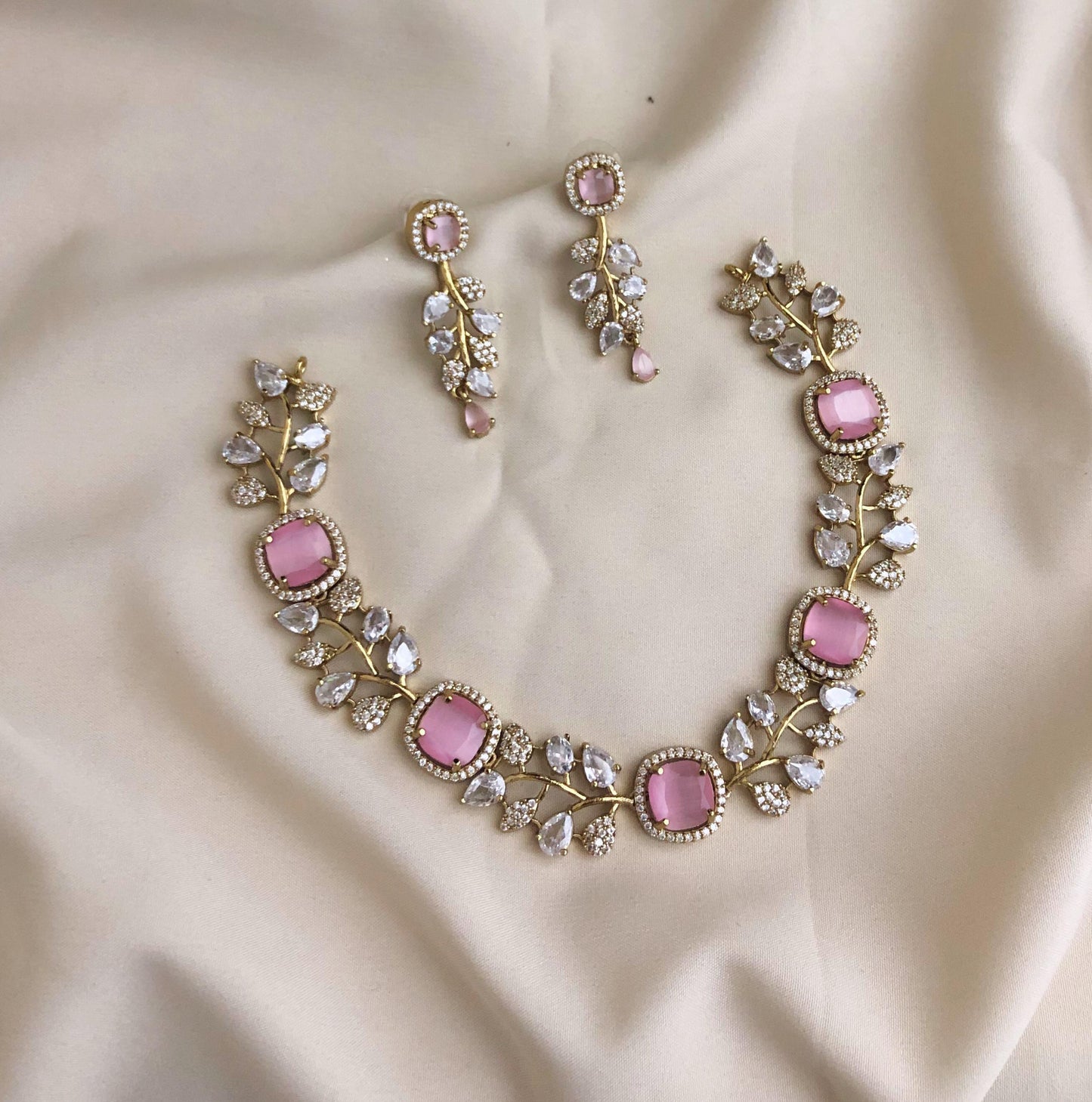 Eternal Gleam Diamond Finish Floral Necklace - TheFindify