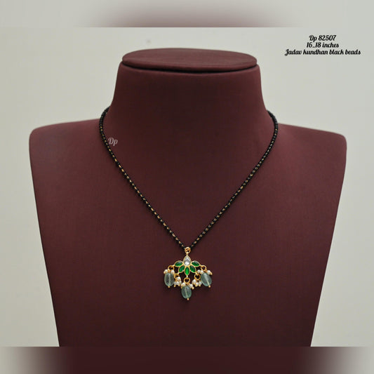 Emerald Bloom Black Beads Bracelet - TheFindify