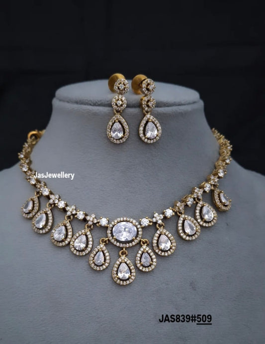Royal Sparkling Short Necklace - TheFindify
