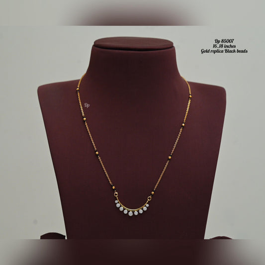 Pariza Floral Black Beads Chain - TheFindify