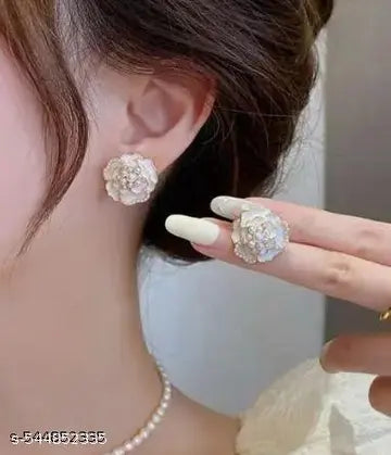 THEFINDIFY's Cream Floral Earrings - TheFindify