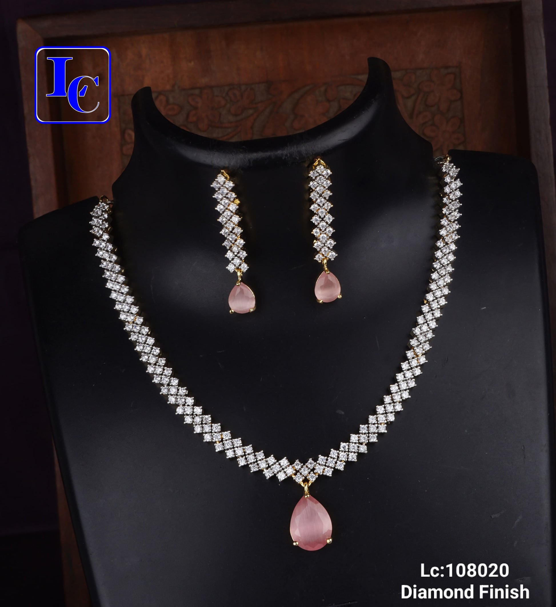 LustraGlow Diamond Finish Necklace - TheFindify