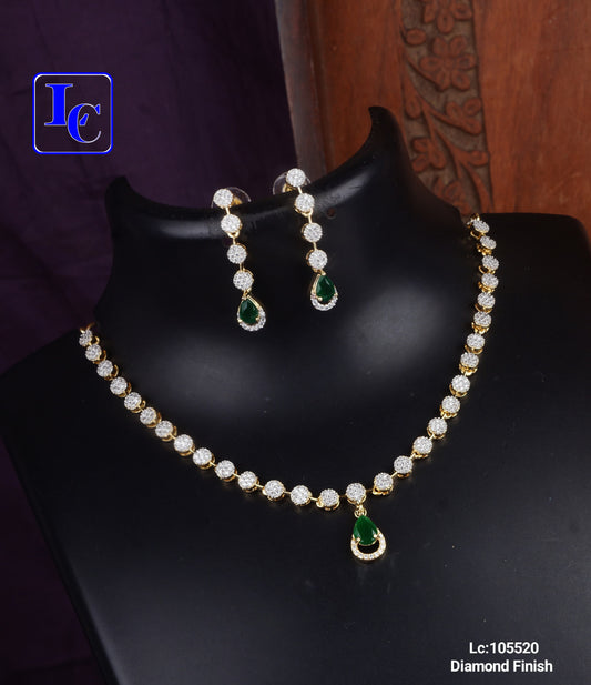 Green Mini Floral Diamond Finish Necklace - TheFindify