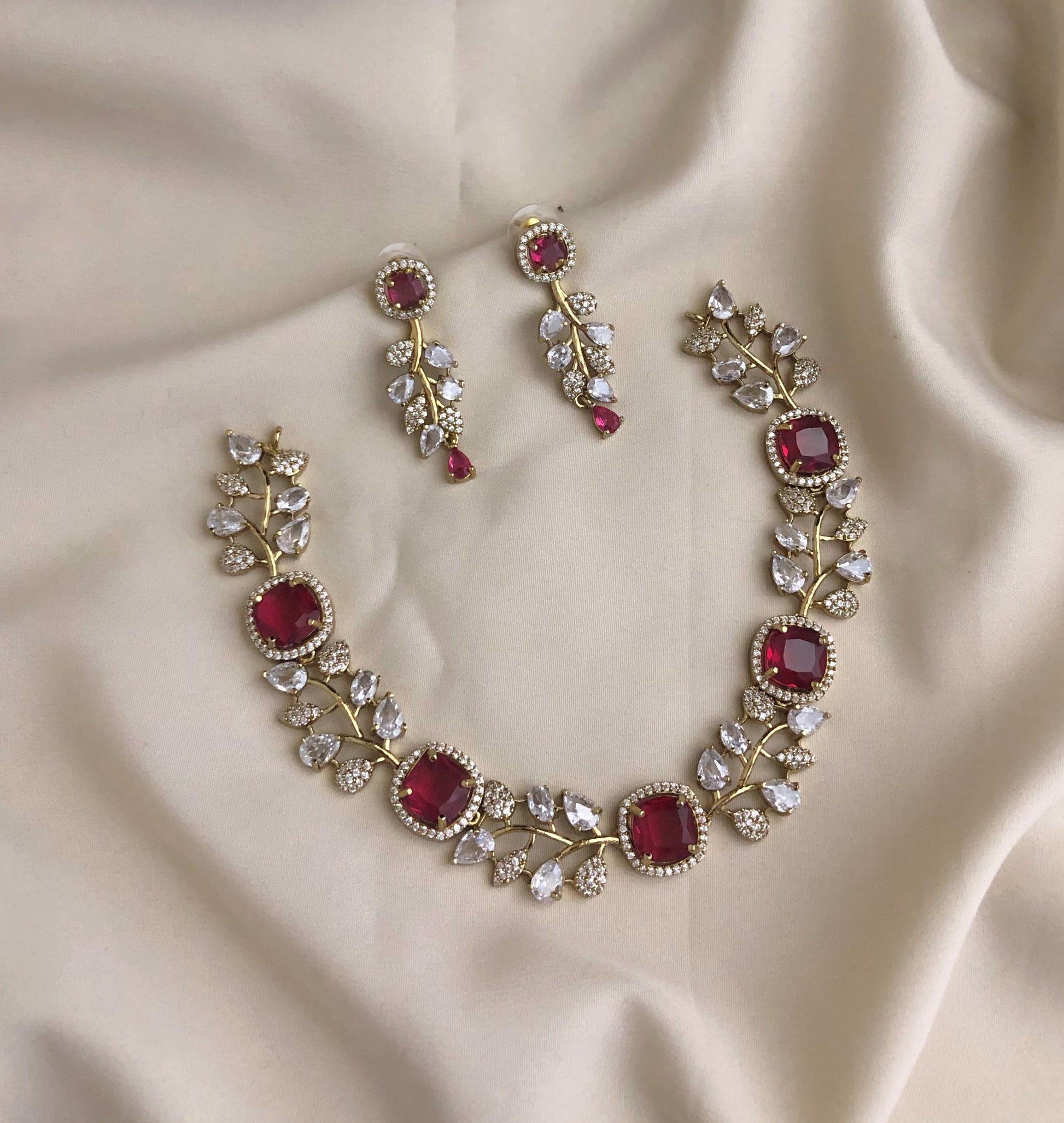 Eternal Gleam Diamond Finish Floral Necklace - TheFindify