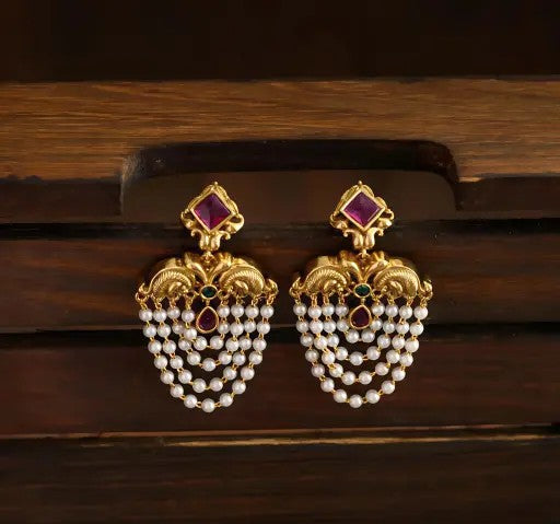 Pearl Layer Earrings - TheFindify